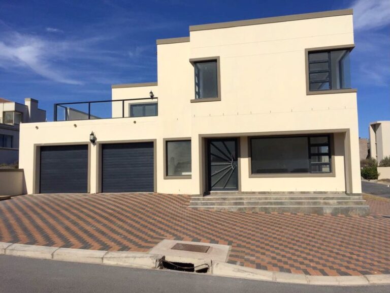 7 on Casos self catering